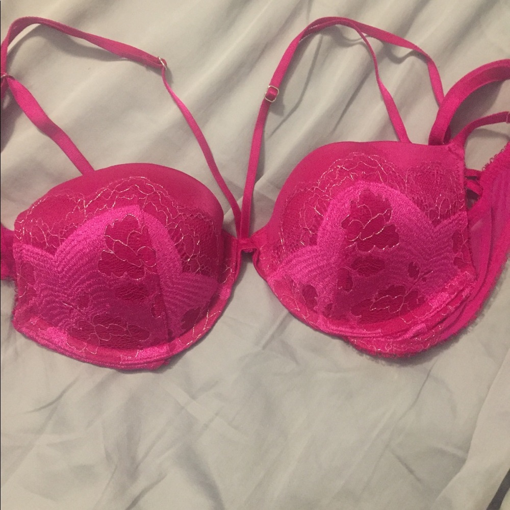 Strappy Fuscia Victoria’s Secret bra